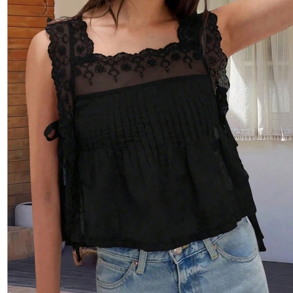 Boho Floral Lace Pleated detail Cropped Top - Picture 1 of 9